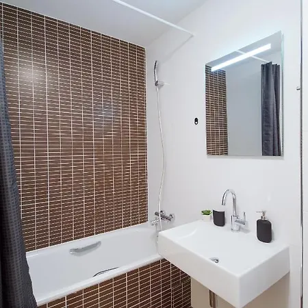 Modern Apartment Charvatova Praha Exteriér fotografie