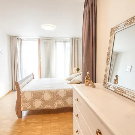 Modern Apartment Charvatova Praha Exteriér fotografie