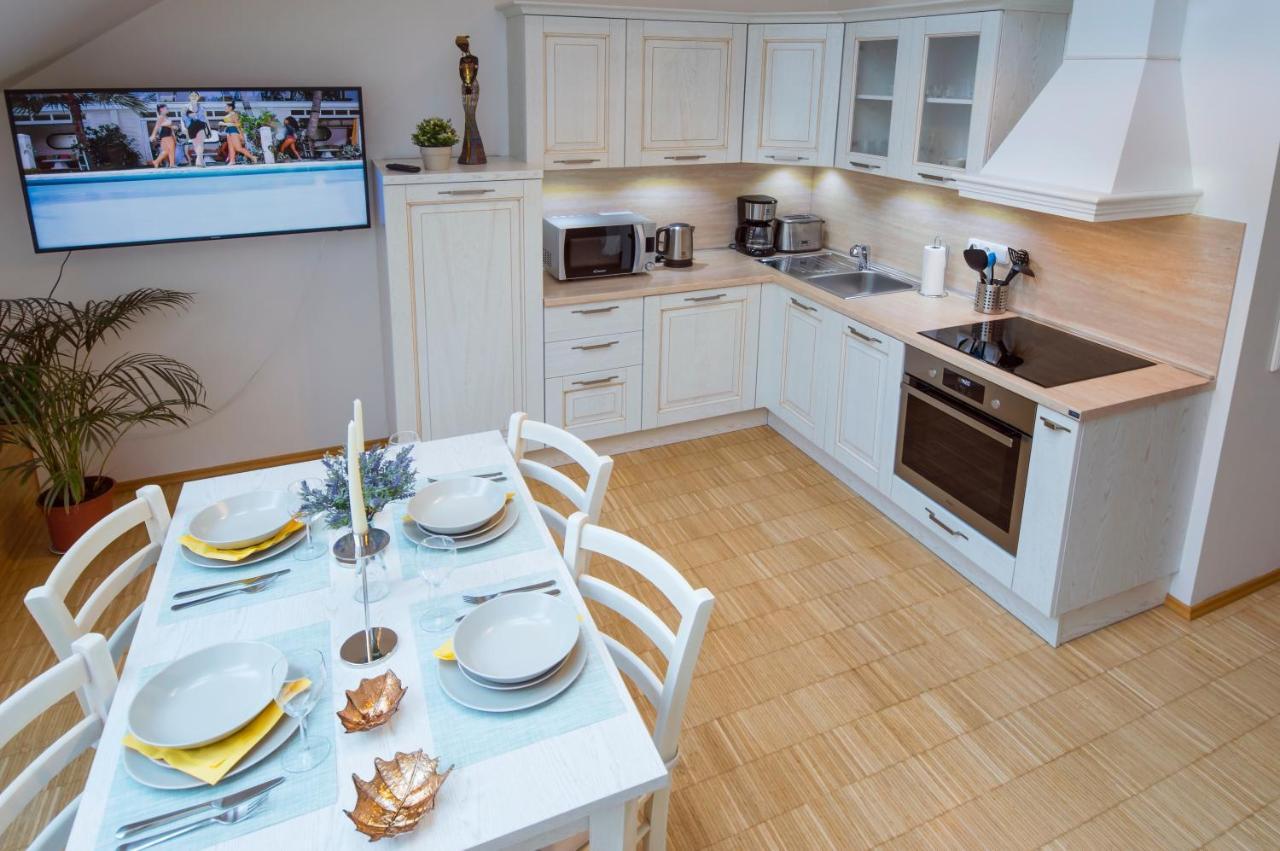 Modern Charvatova Apartmán