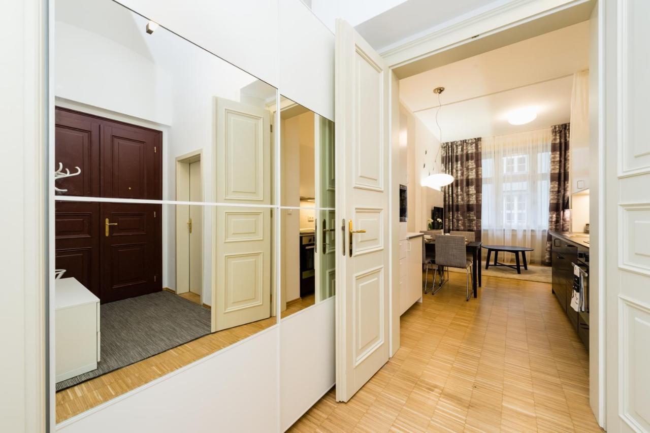 Modern Charvatova Apartmán