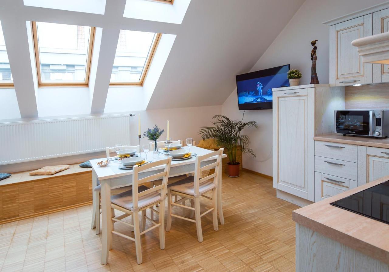 Modern Charvatova Apartmán Praha